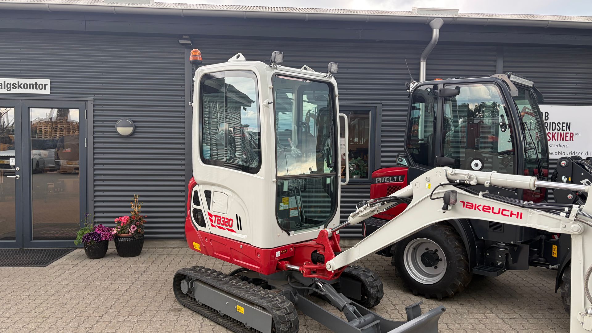 Takeuchi TB320