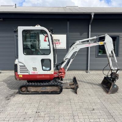 Takeuchi TB 016 Halv Automatisk Fæste Med Kipbar Planerskovl