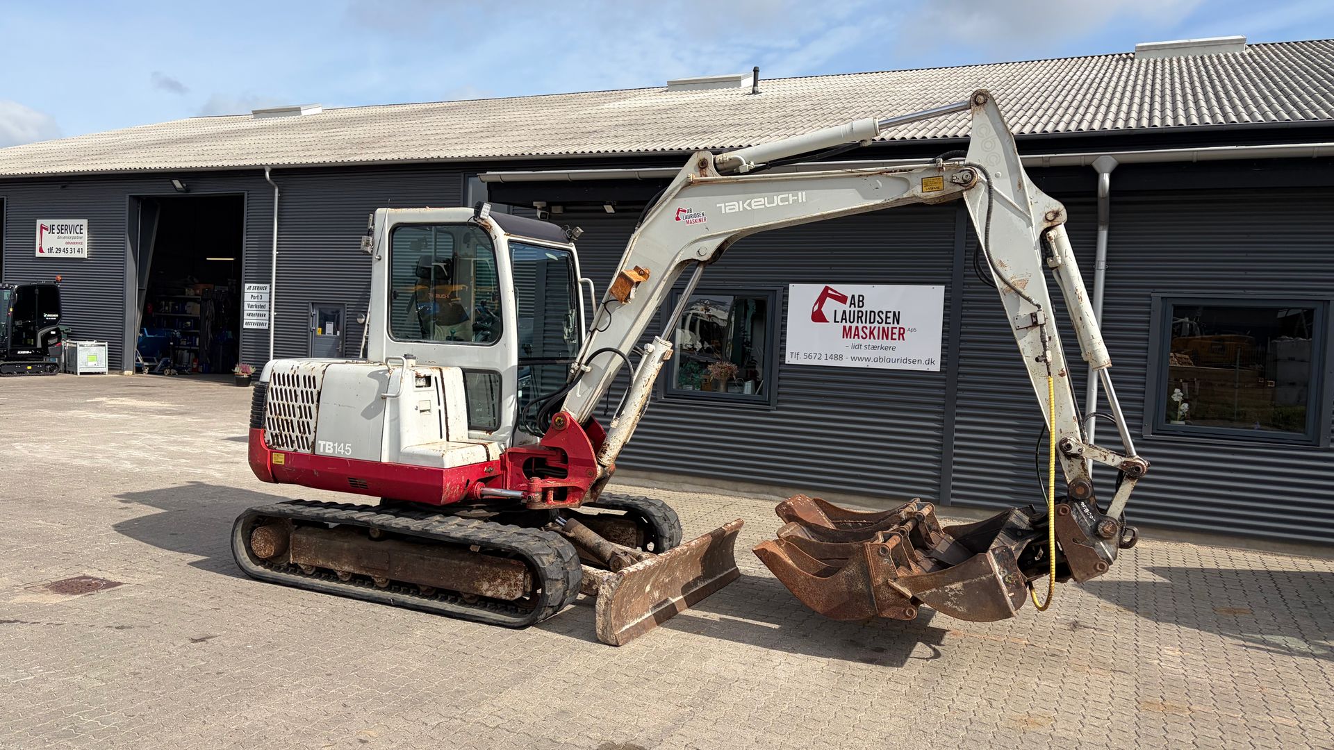 Takeuchi TB145 Takeuchi TB145 - Velholdt minigraver med lavt timetal og stor skovlpakke