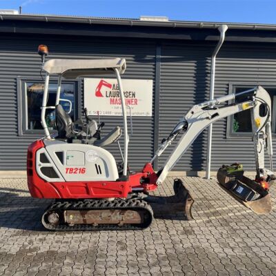 Takeuchi TB216 Hydraulisk Hurtigskifte Med 3 Skovle.