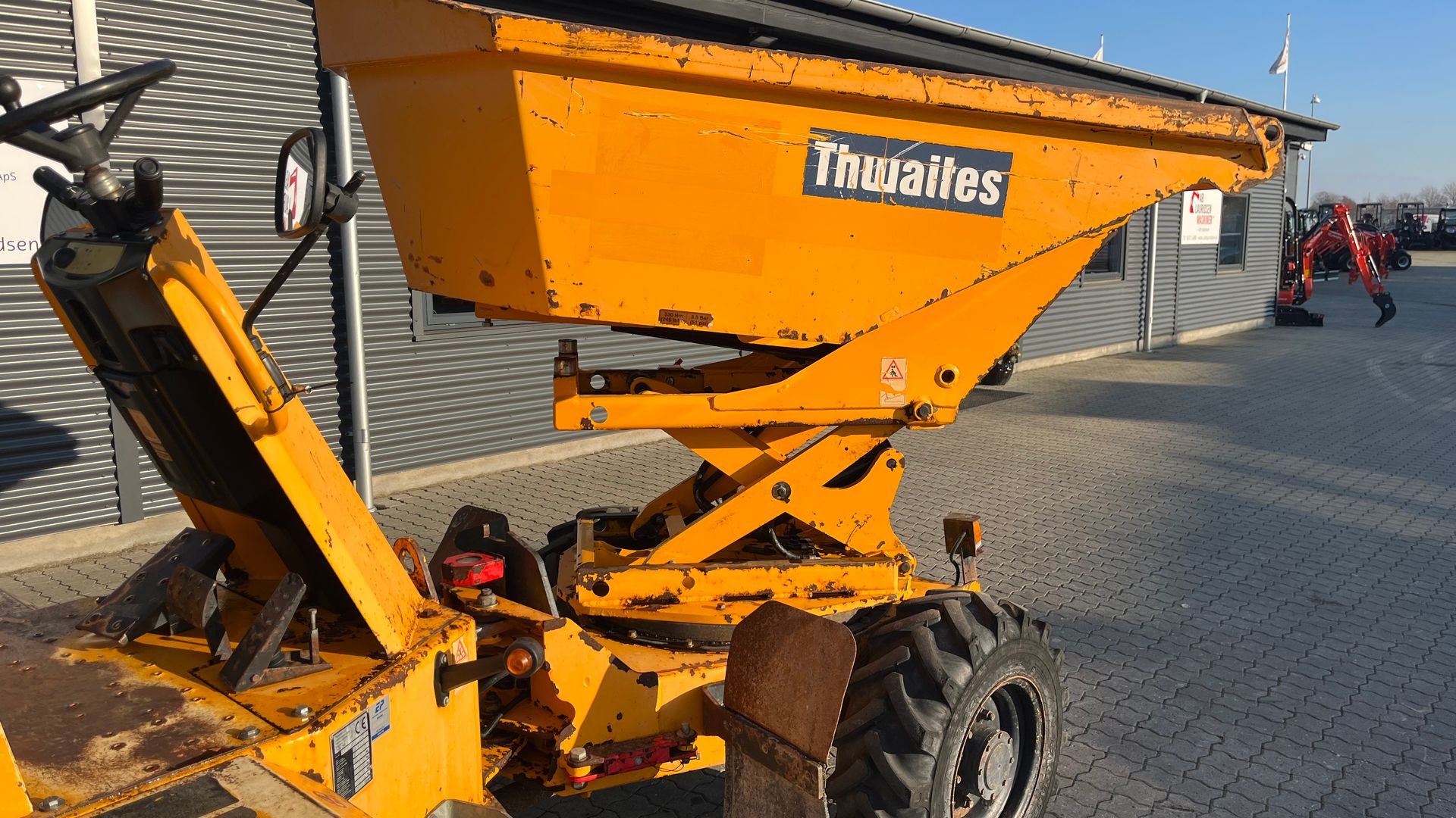 Thwaites 2 tons højtip og sving