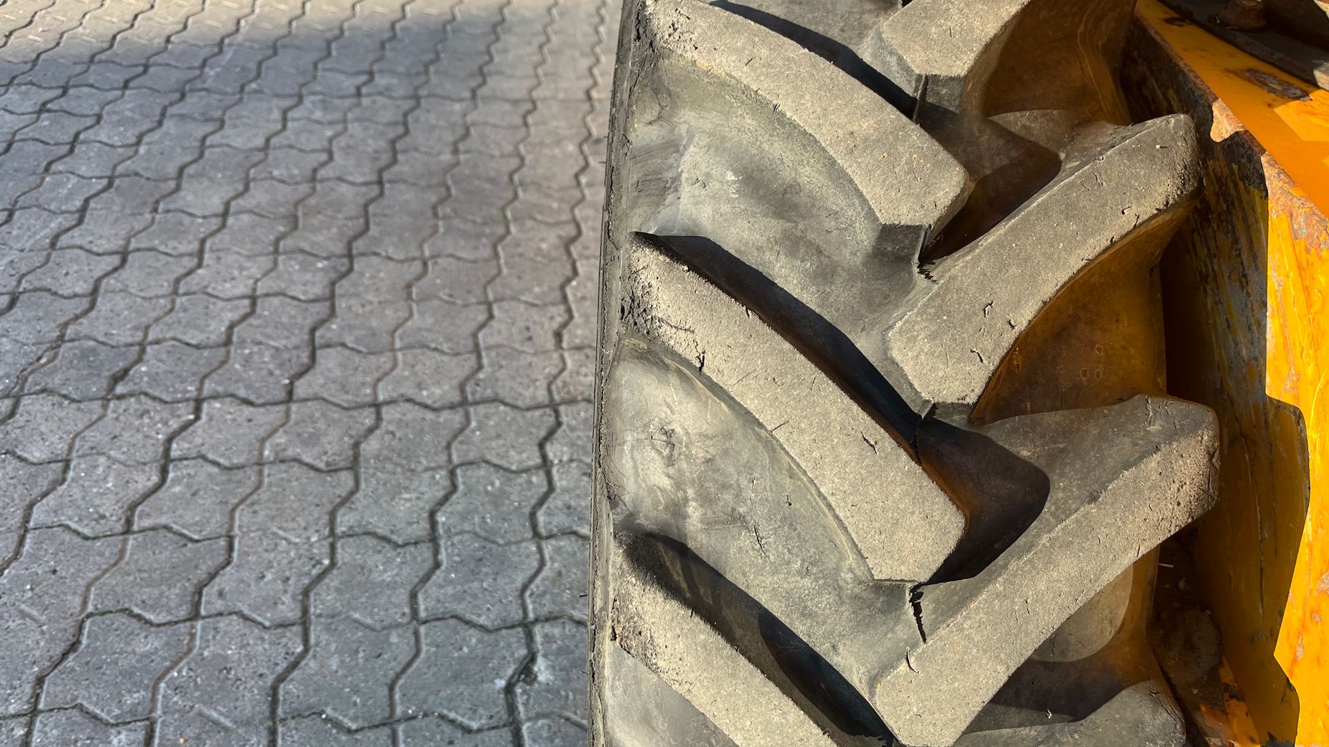 Thwaites 2 tons højtip og sving