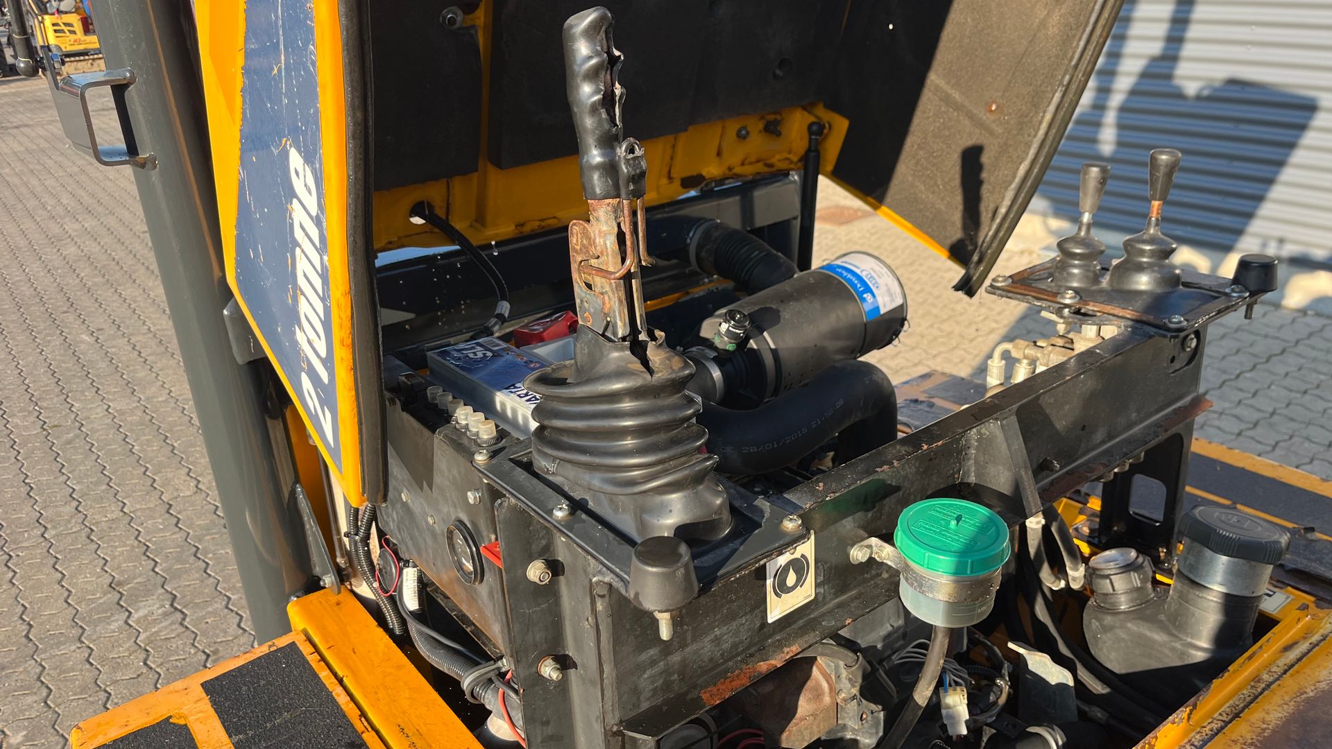 Thwaites 2 tons højtip og sving