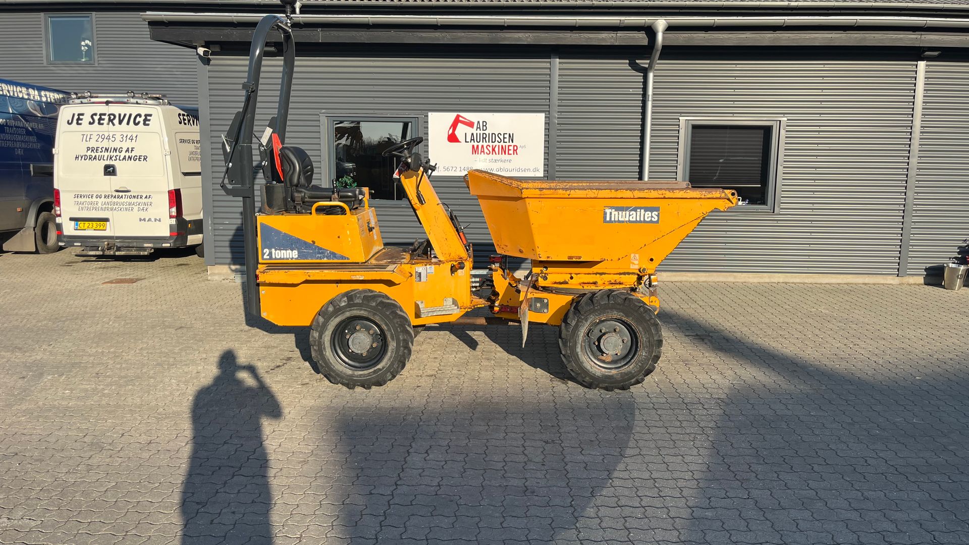 Thwaites 2 tons højtip og sving