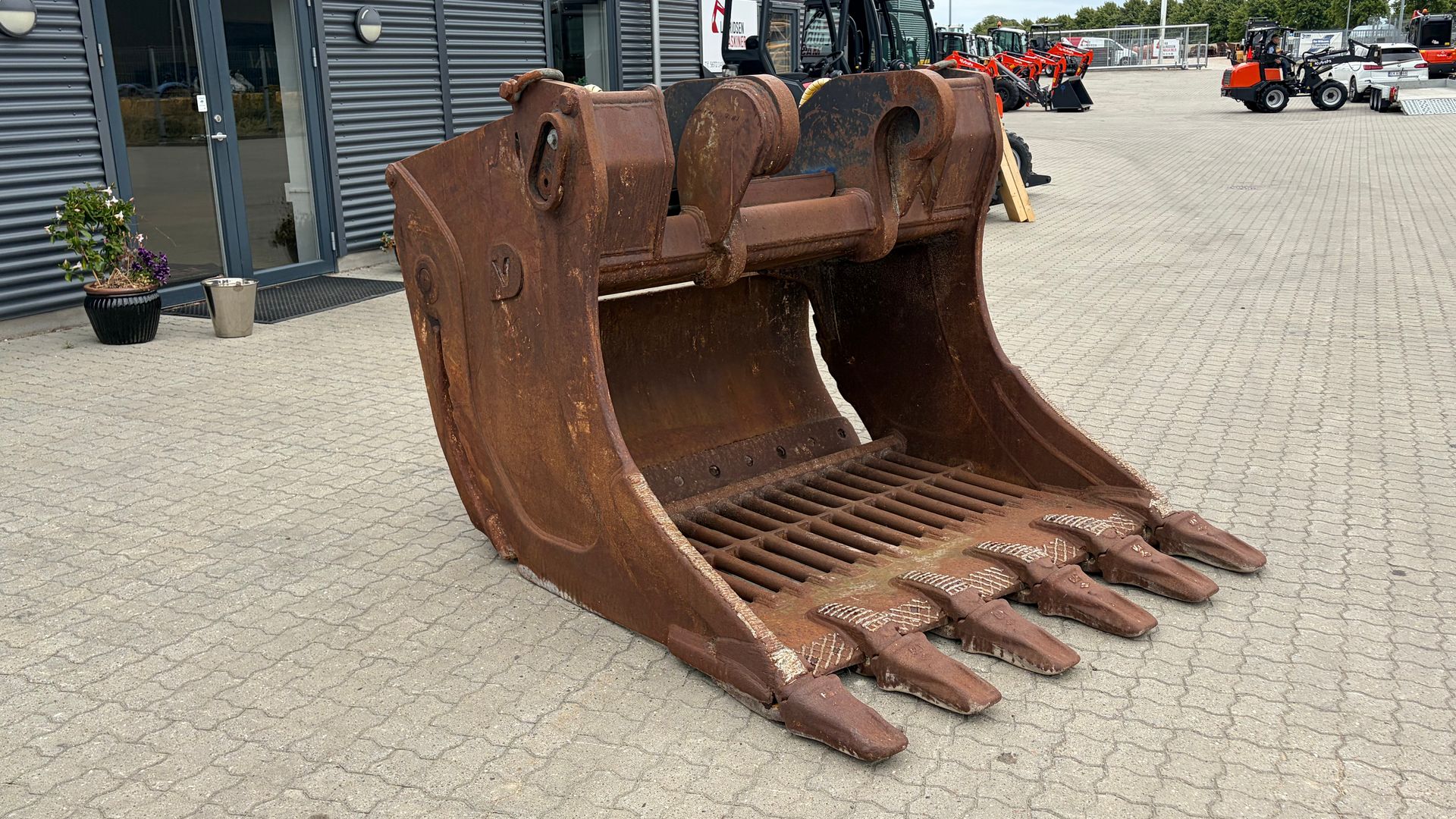 Viby Attachment CW55S Viby 1700 mm Multiskovl med tænder - CW55S