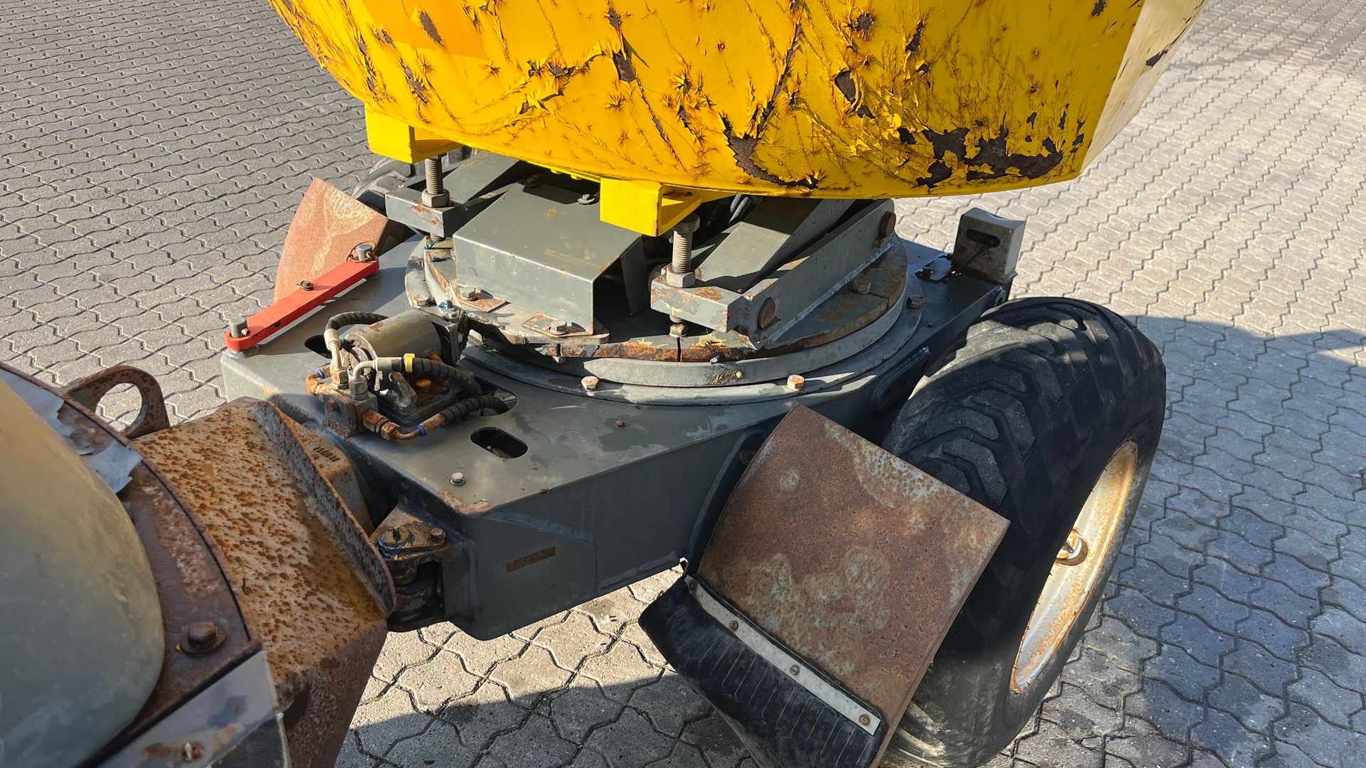 Wacker Neuson 2001hs 2tons dumper med højtip og sving