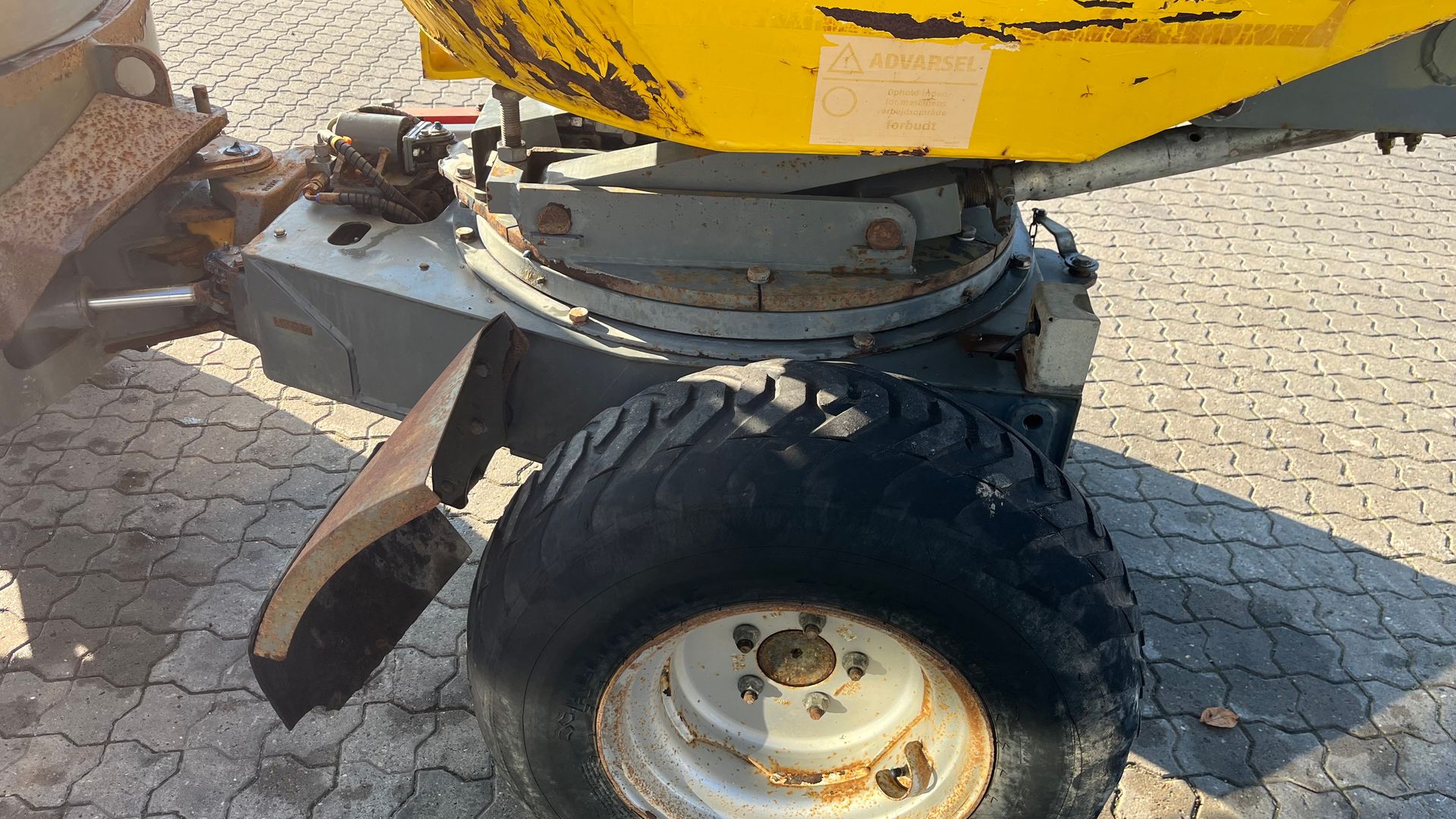 Wacker Neuson 2001hs 2tons dumper med højtip og sving