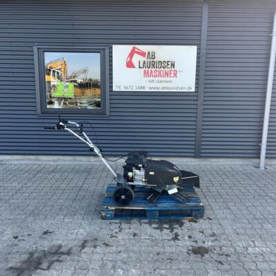 – – – Kwern Ukrudts Børste Med Benzin Motor.