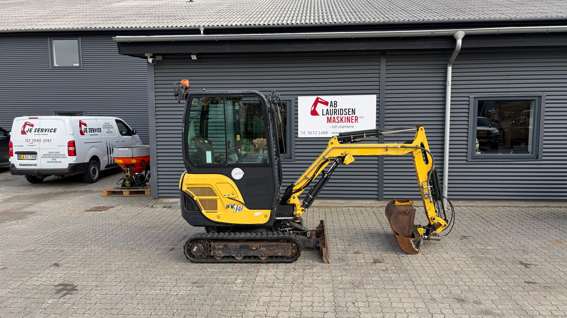 Yanmar SV18 Tiltman og 2 skovle
