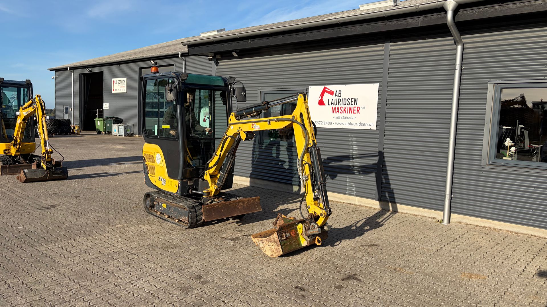 Yanmar SV18 2-tons minigraver med Tiltman og 2 skovle